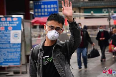 西安建筑科技大学迎来首位湖北返校博士[图]